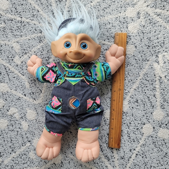 Vintage Treasure Troll doll with a gem belly button - Picture 9 of 12